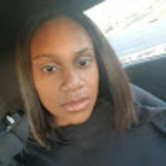 Meet your Posher, Latoya - Picture 1 of 1